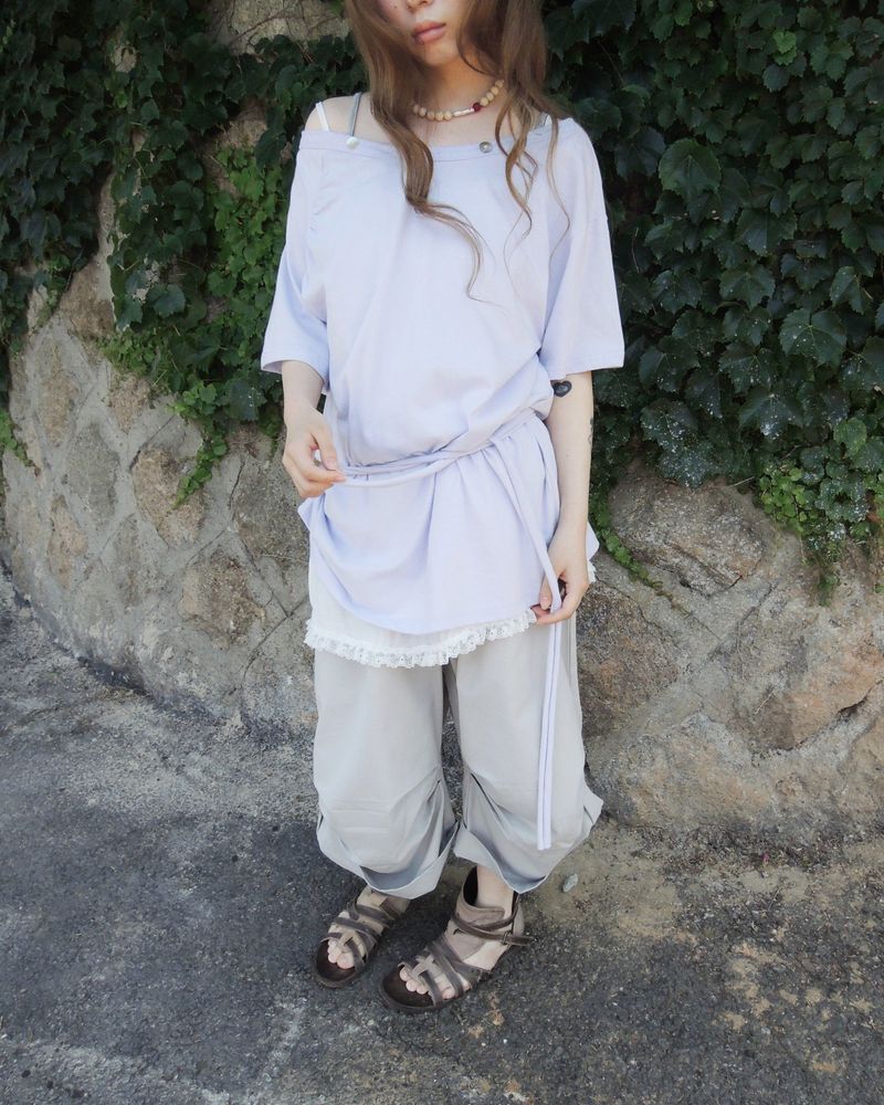 NUPHLO(ニューフロー)の「MELT BUTTON OFF-SHOULDER T-SHIRT(Tops)」