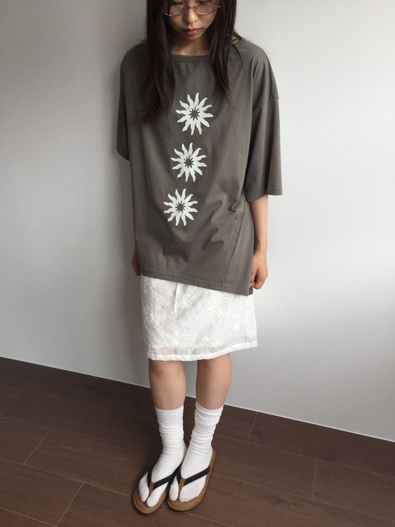 Flower applique skirt (1color)
