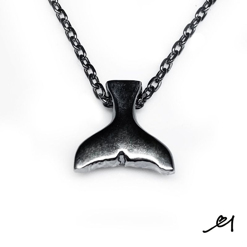 necklace 'whale tail'  {MADE}