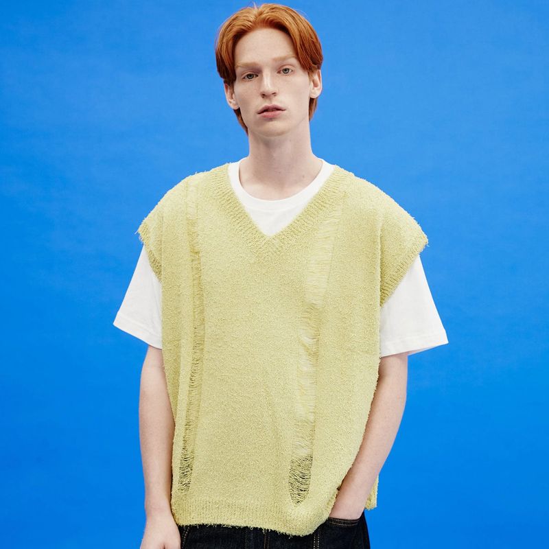 WaiKei（ワイケイ）の「Skashi v neck vest（Tops）」