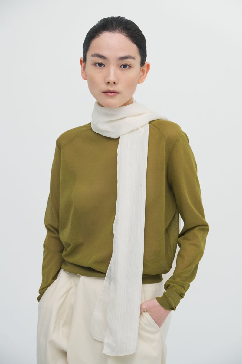 Airy pleats skin scarf_cream