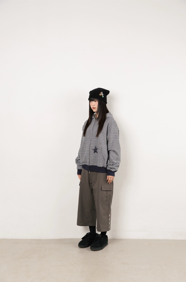 Twister Star Button Beanie - Black   