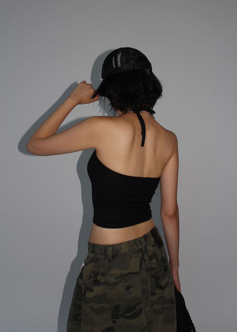 CROPPED HALTER SLEEVELESS