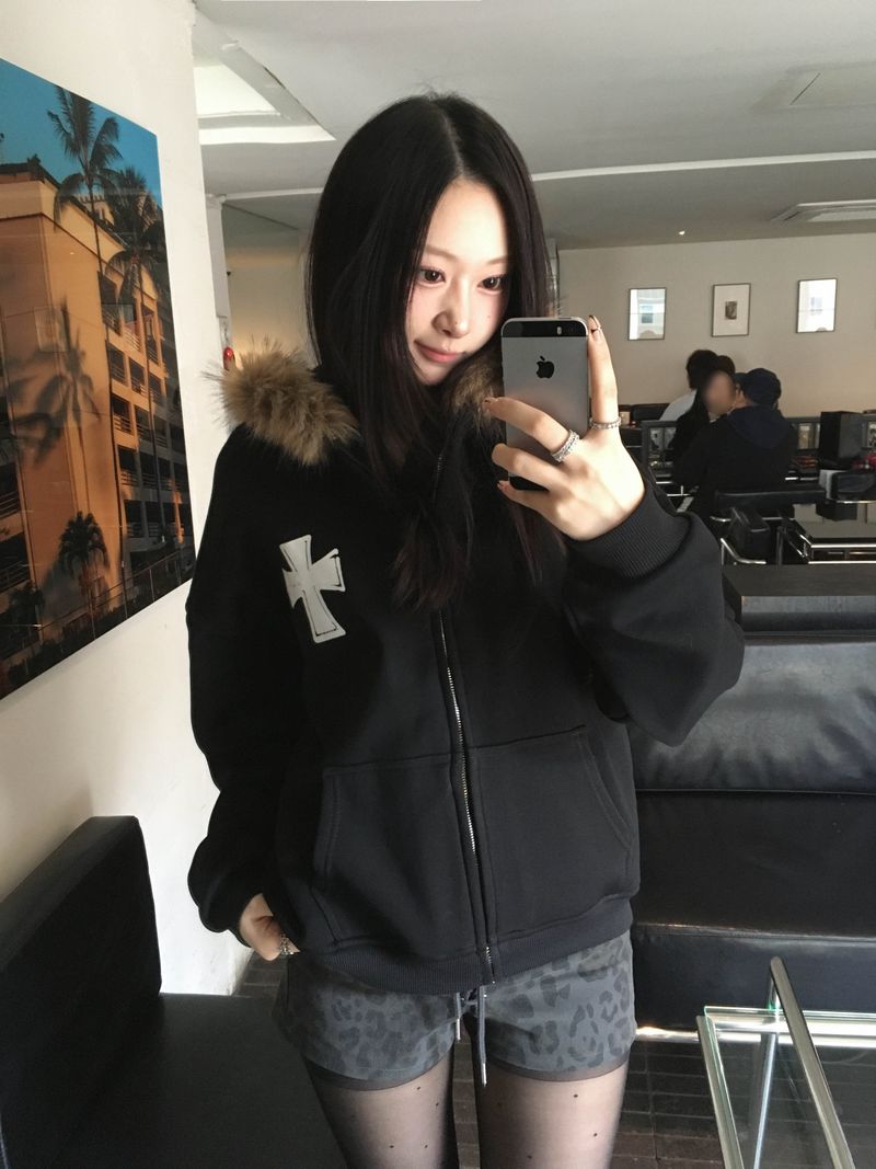 Cross fur hood jumper