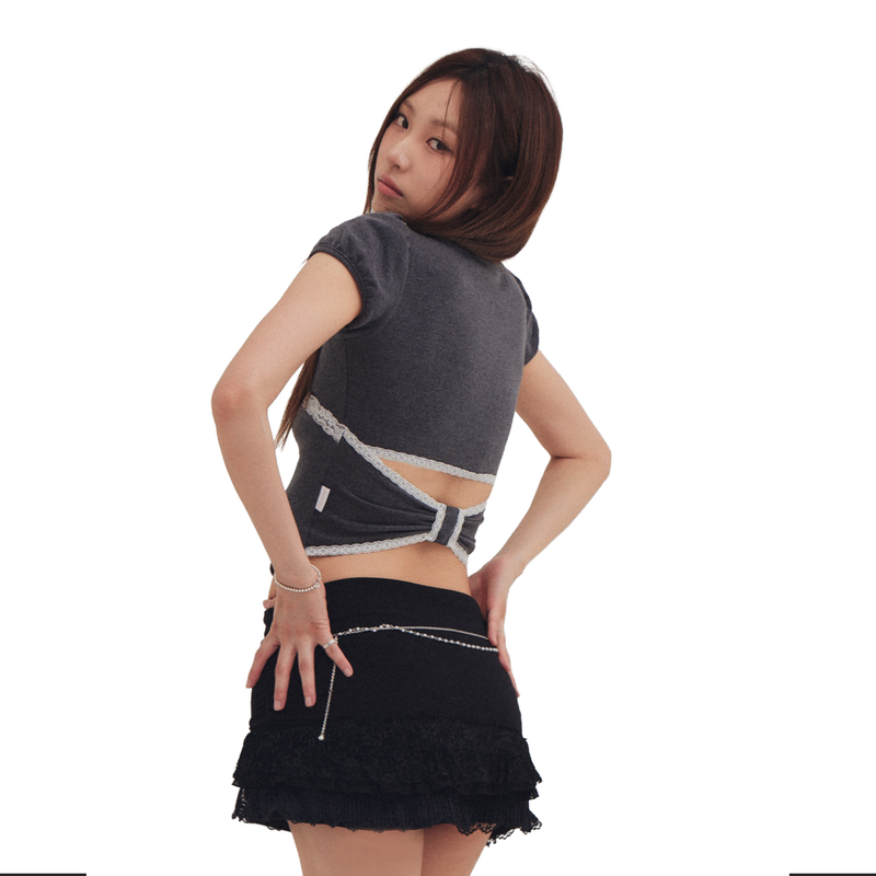 BACK RIBBON PUFF TEE [CHARCOAL]
