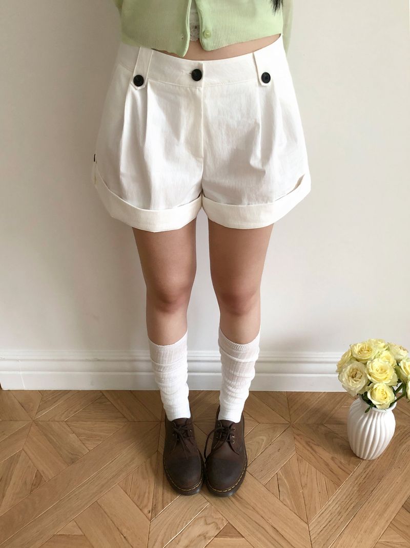 WONDER WONDER(ワンダーワンダー)の「Ellen Button Roll-Up Shorts(Pants)」