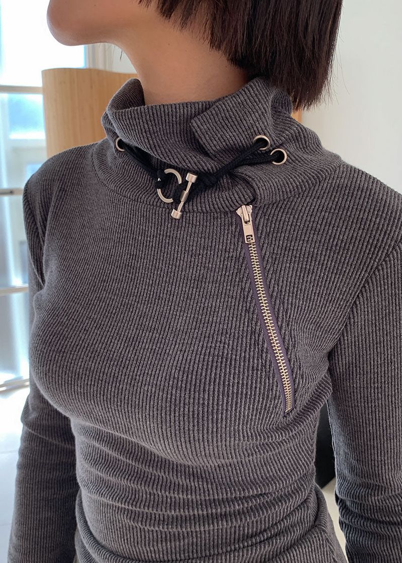 HIGH NECK ZIPPER TEE