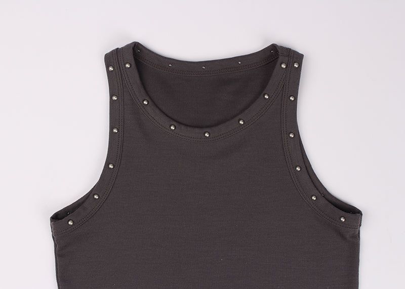 STUD SLEEVELESS