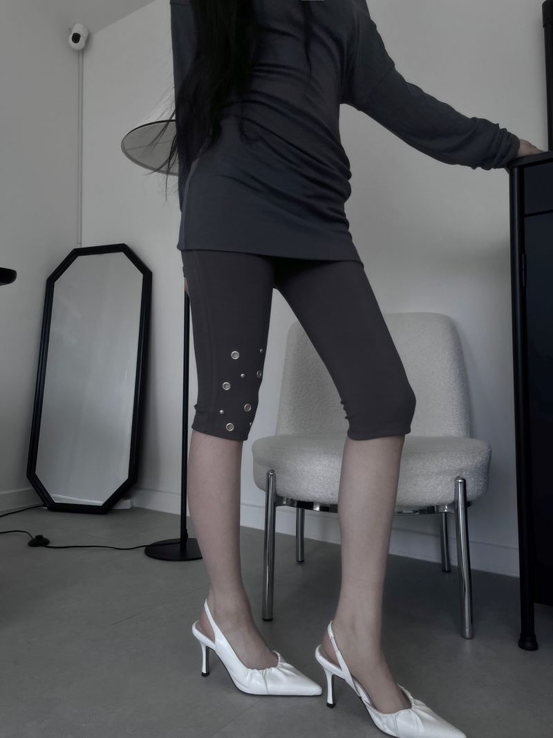 eyelet stud capri leggings (2color)