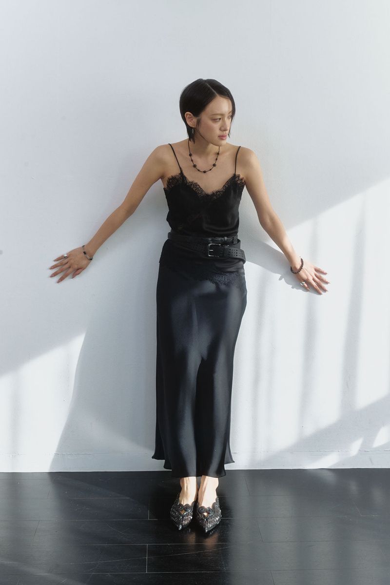 Onyx linked pattern necklace - long