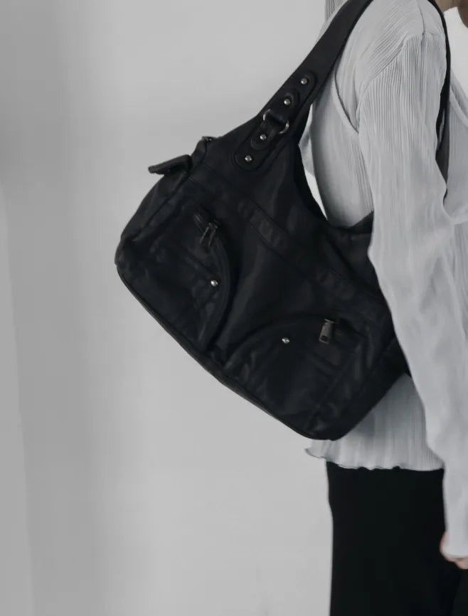 mnem（ムネム）の「Miv Cracked Leather Shoulder Bag（Bags）」