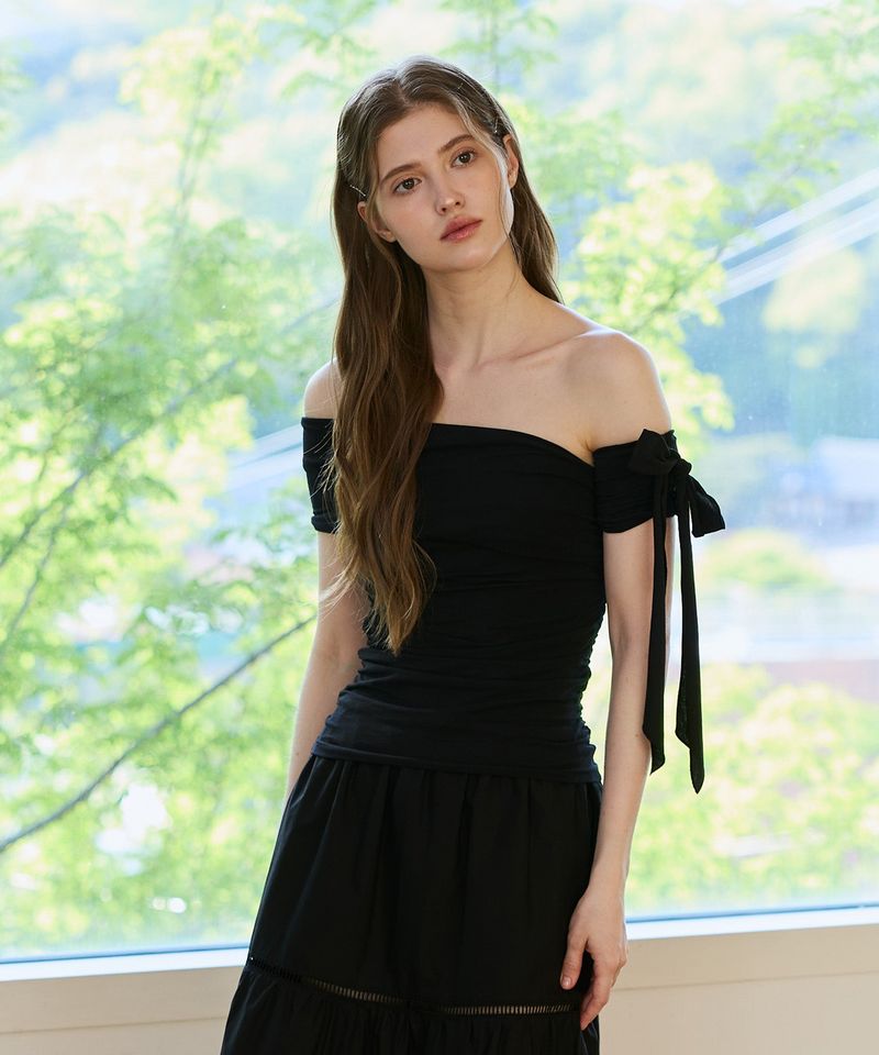 ARIKIM（アリキム）の「RIA ONE-SHOULDER SHIRRING TOP / BLACK（Tops）」