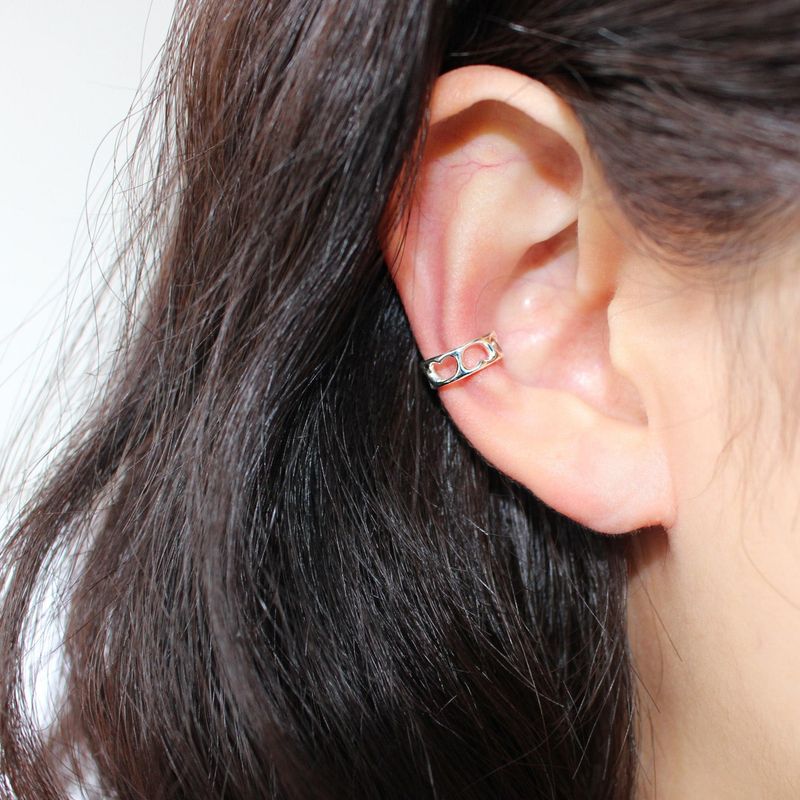 Heart hold earcuff (Glossy)