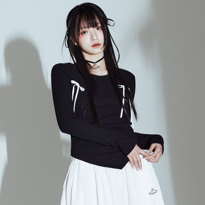 RIBBON T-SHIRT IN BLACK