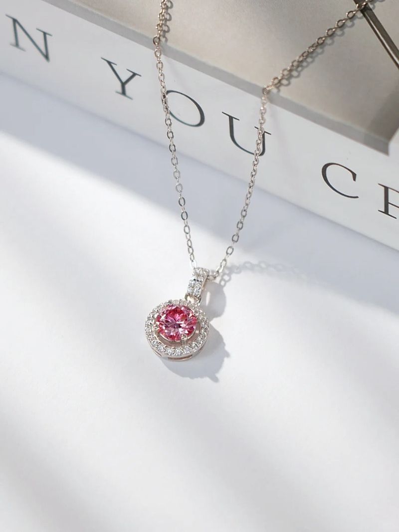 Refreshing and fashionable diamond necklace