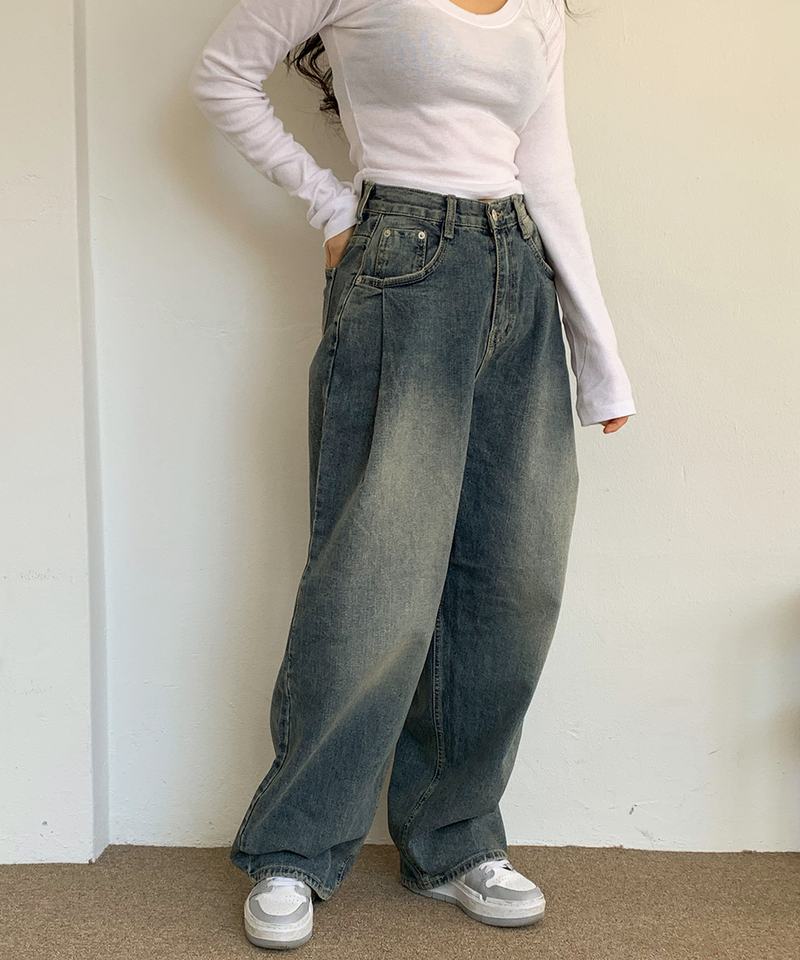 one-pintuck hip pants