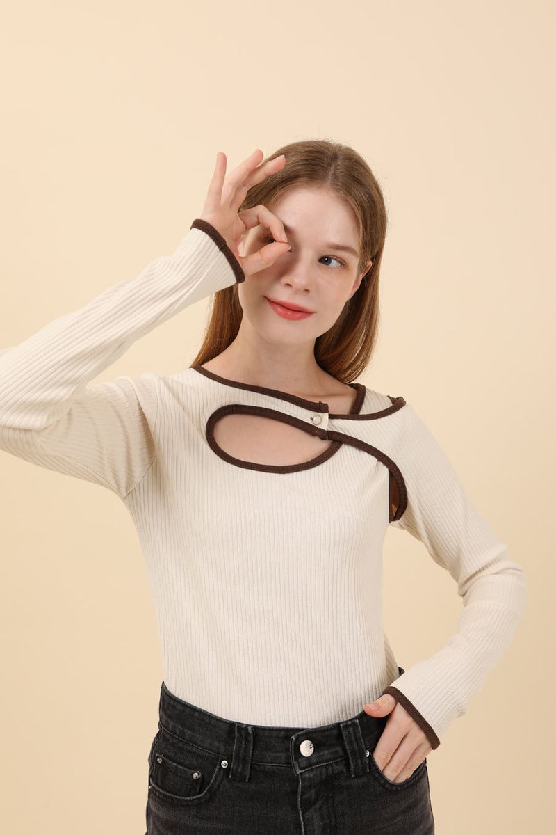 Line Contrast Slim T-shirt Beige