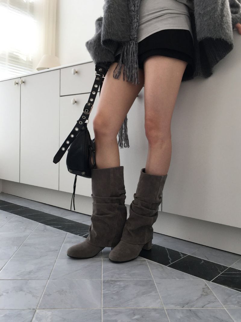 Suede shirring warmer boots