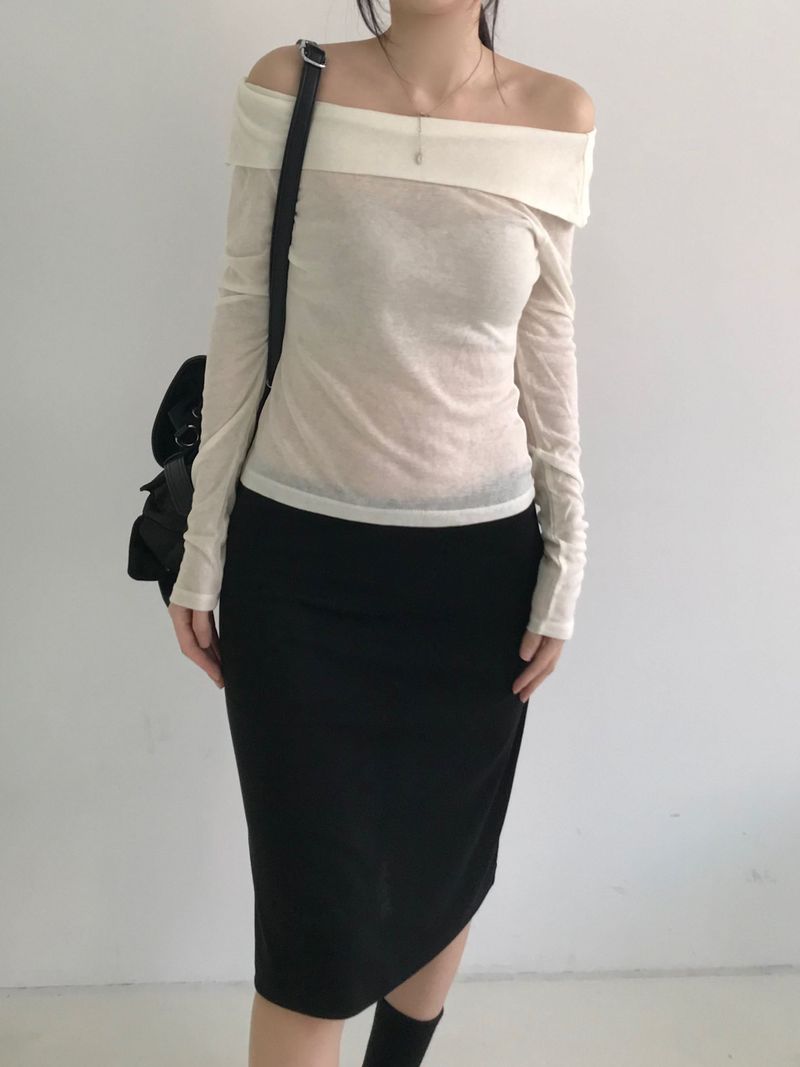 Peer off-shoulder T-shirt (2 colors)