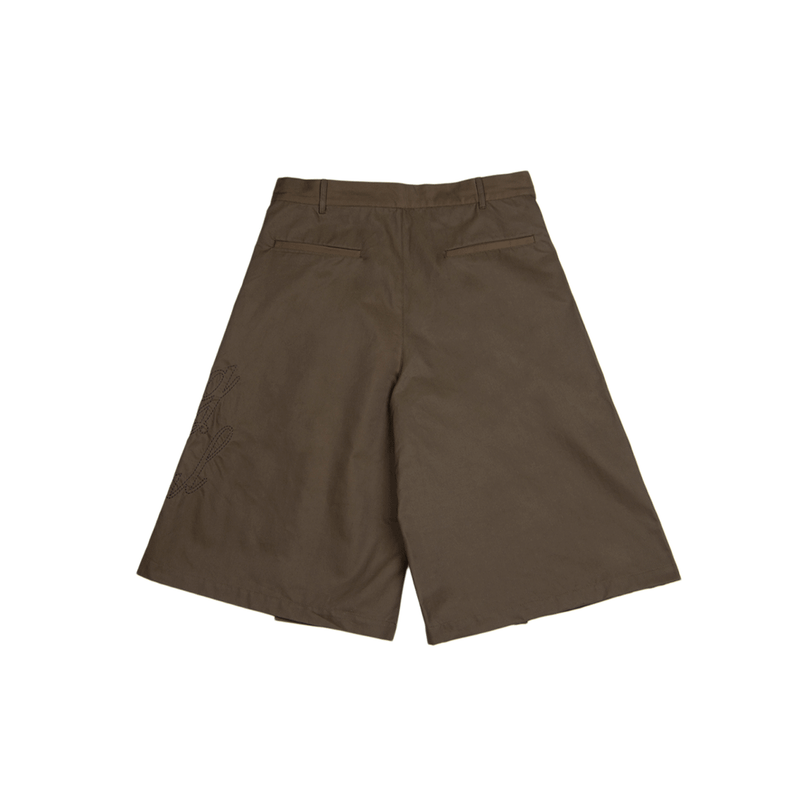 PLEATED  BERMUDA SHORTS -   DARK BEIGE