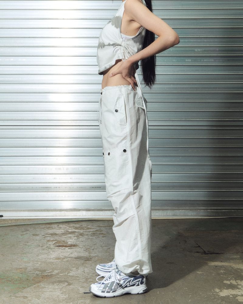 glossy snap jogger pt - white