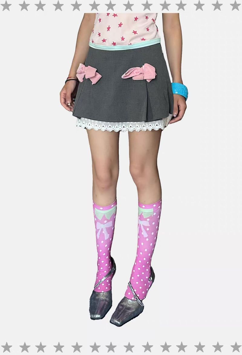 loveplayshop(ラブプレイショップ)の「イスケープパークLoveplayshopストロベリーポルカドットソックス-リミテッドエディションデザイン(ファッション小物)」