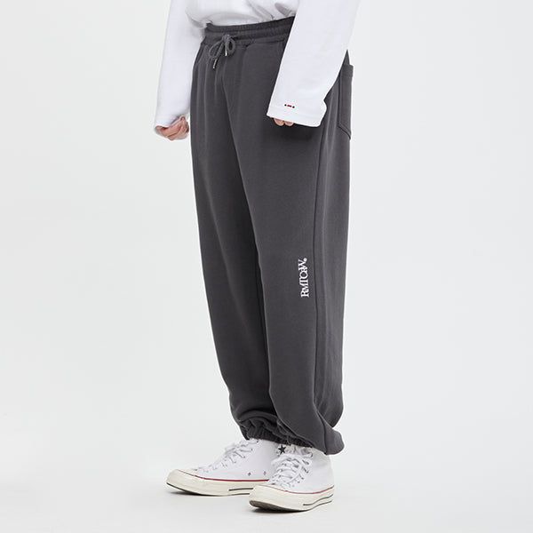 ROMANTIC CROWN（ロマンティッククラウン）の「RECENT LOGO SWEAT PANTS_CHARCOAL（Pants）」
