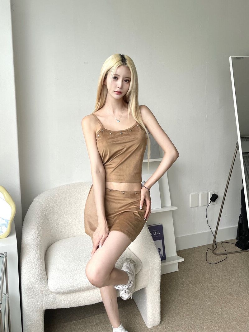 1360. Stud suede sleeveless (2color)