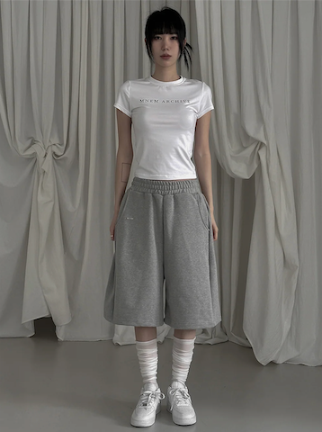 [mnem] pintuck logo bermuda shorts (gray)