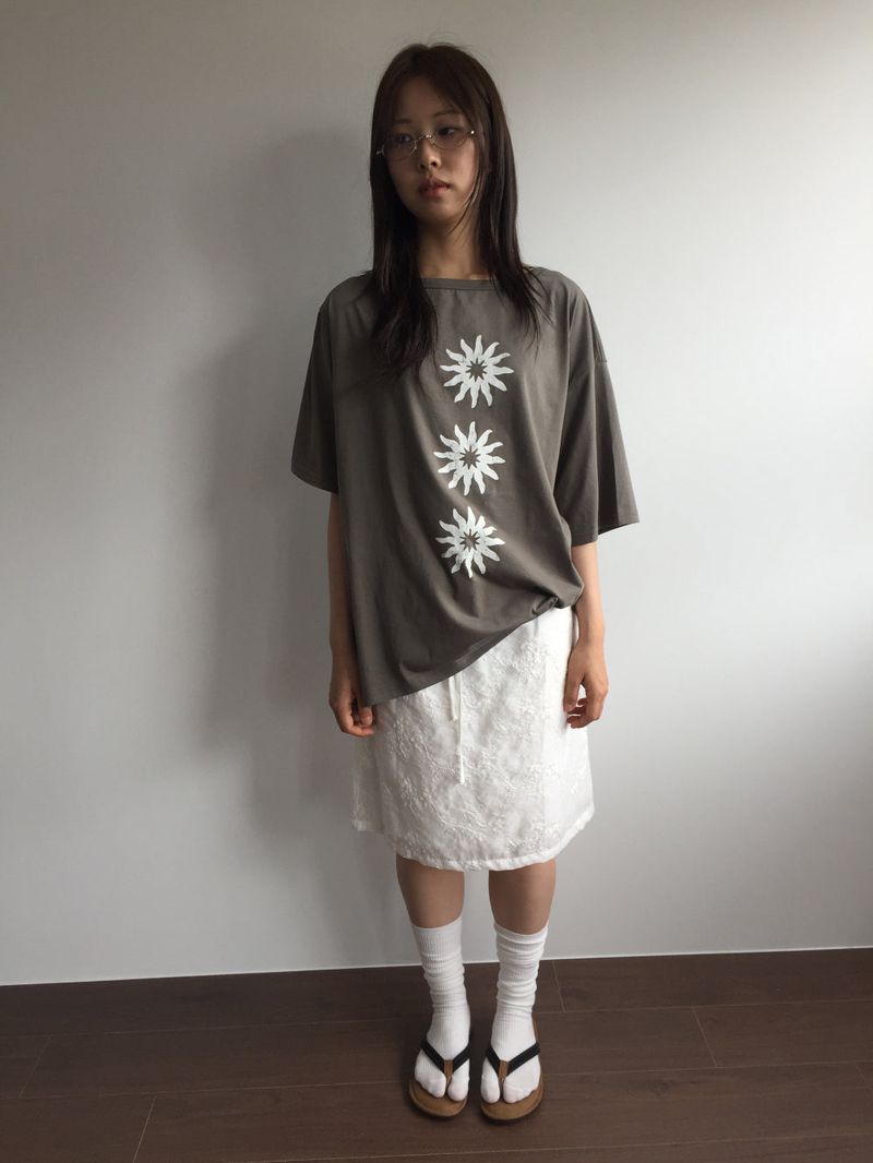 Flower applique skirt (1color)