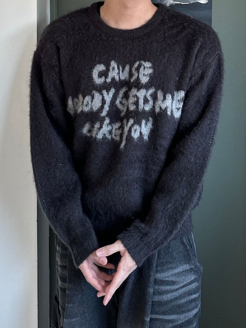 Curse Lettering Round Brush Knit