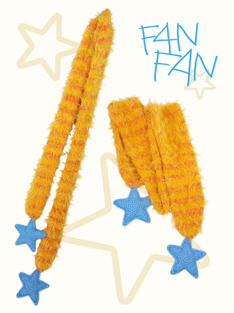 F4NFAN（ファンファン）の「フラッフィー ストライプ スカーフ スターアクセント（ Sunset Orange）（ファッション小物）」