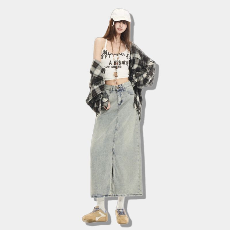 La mode MAQI(ラ モード マキ)の「Minimalist Light Wash Slit Denim Maxi Skirt(Skirts)」