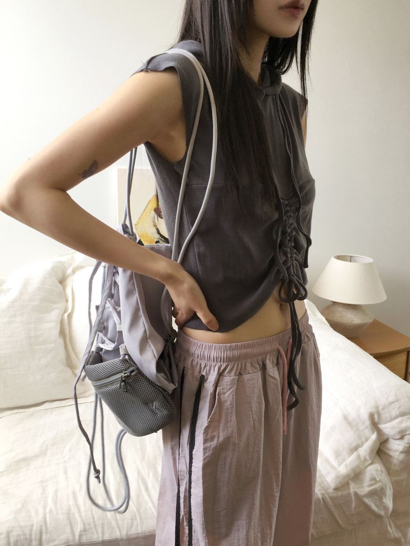 Ron's shirring string crop hooded tank top