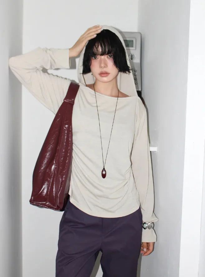 BOAT-NECK SHIRRING HOOD TOP