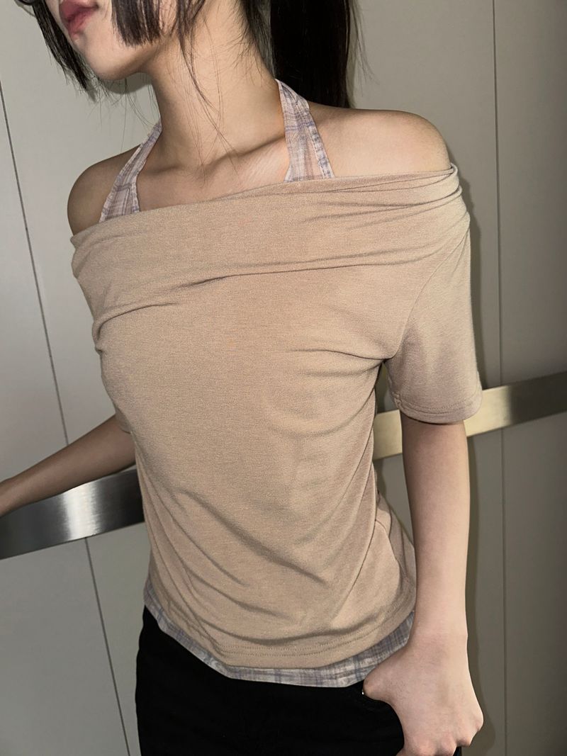 CCORTTI（コルッティ）の「チェック ホルター オフショルダー セミクロップドTシャツ - 3カラー（トップス）」