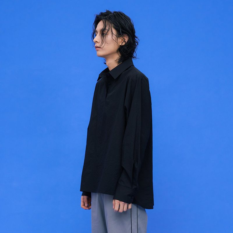 OTHER-worldly（アザーワールドリー）の「Crinkle Basic Shirts [Black]（Tops）」