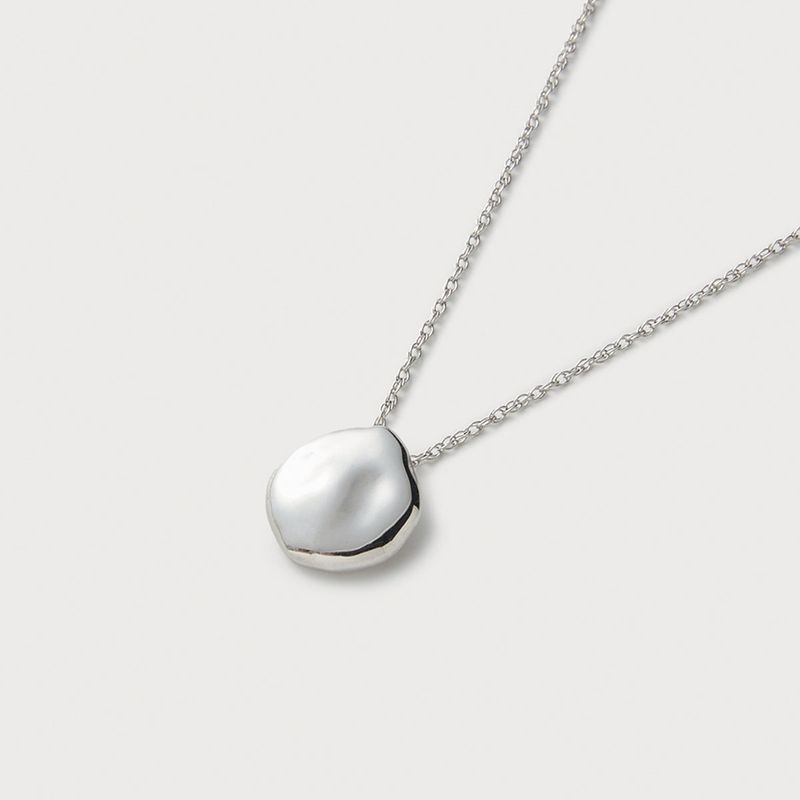Hollow Pearl Necklace