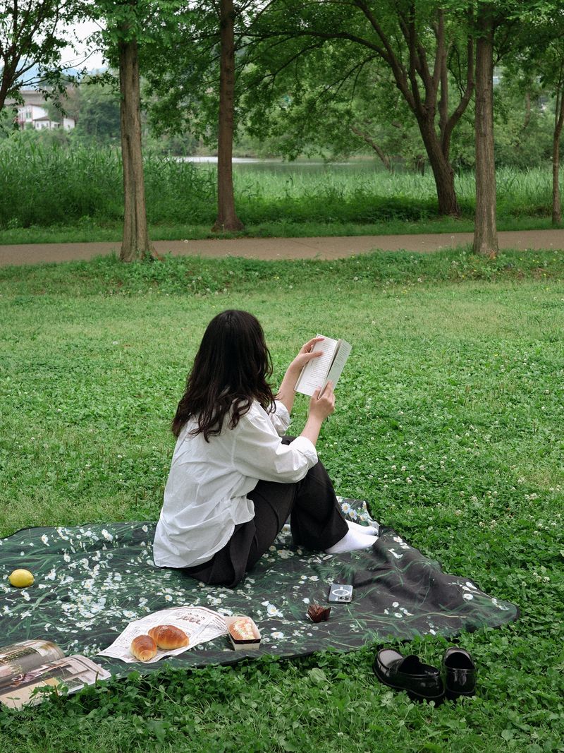 green bloom picnic mat