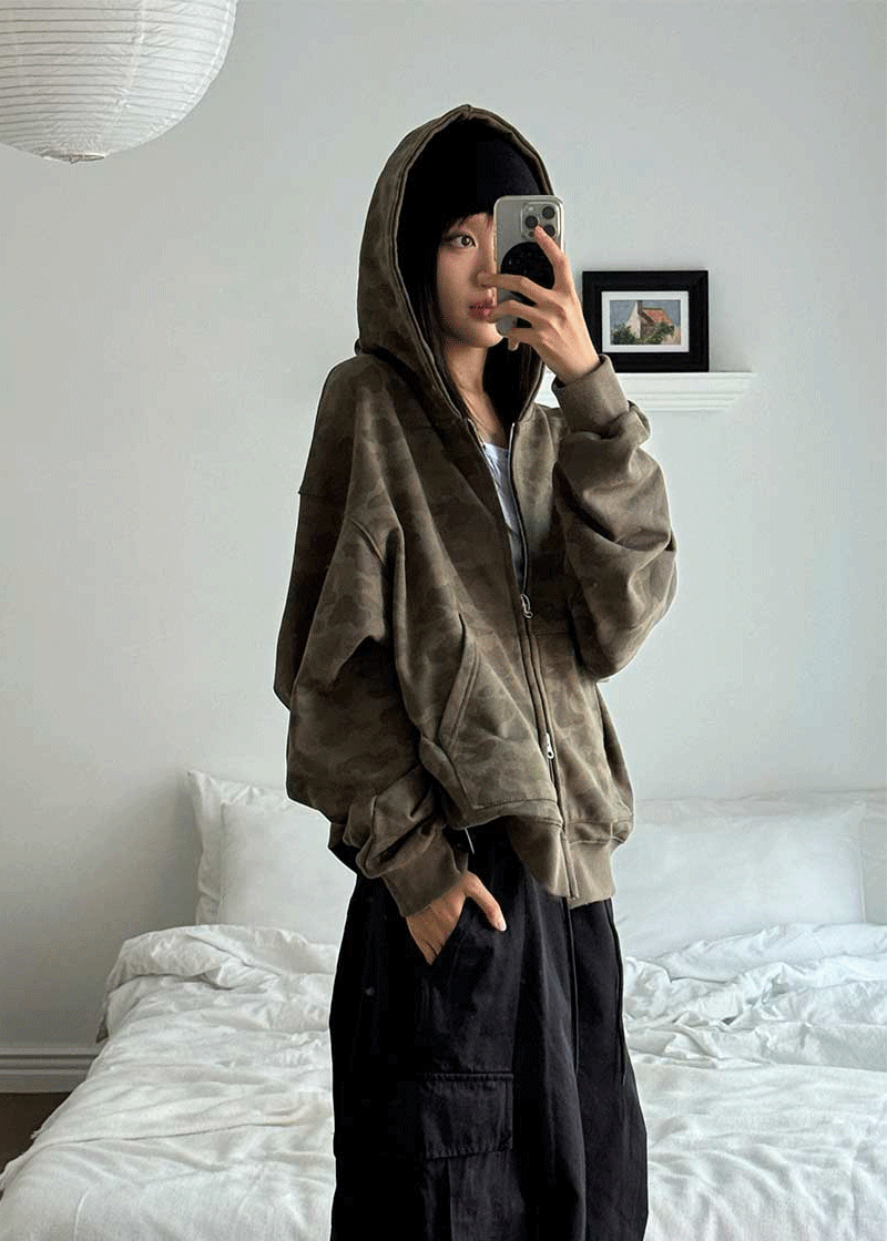 eon(イオエン)の「CAMO HOOD ZIP-UP(Tops)」