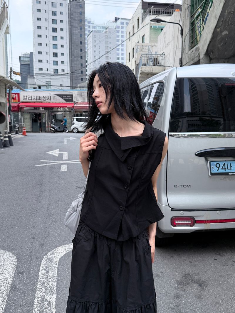 WOOHWA（ウファ）の「クロップドノースリーブシャツ（トップス）」