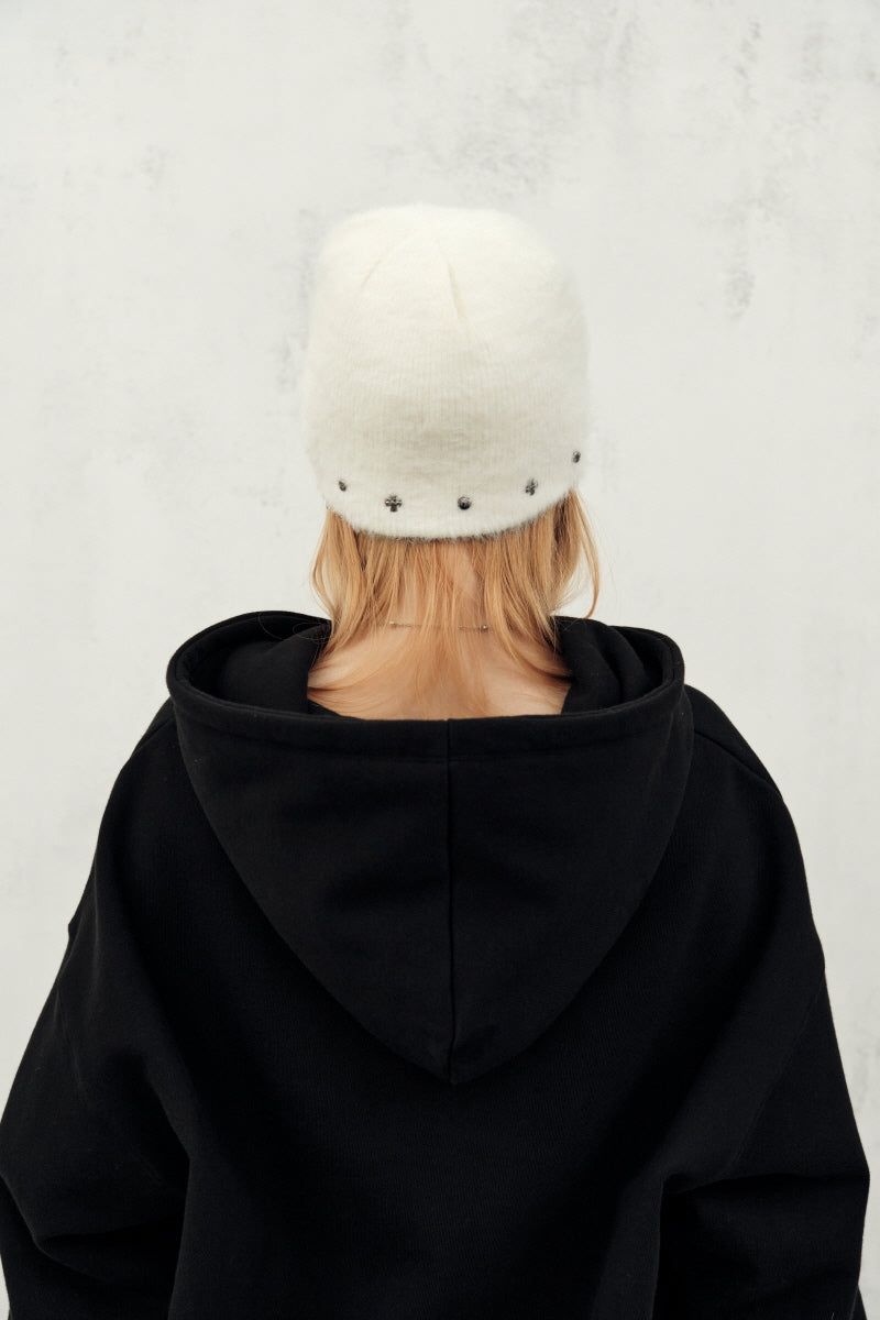 ey cr beanie (ivory)