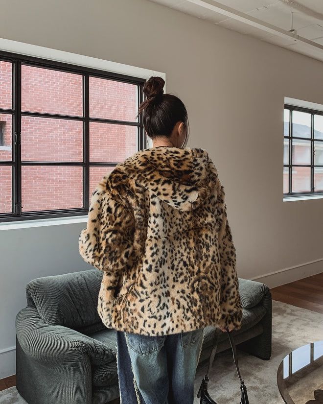 Blurry pattern hooded fur jumper