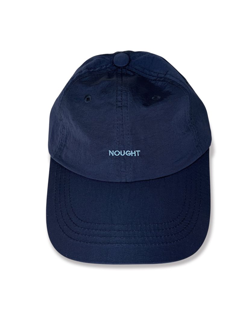 nought（ノウト）の「エッセンシャルスモールロゴキャップ / ネイビー（帽子）」