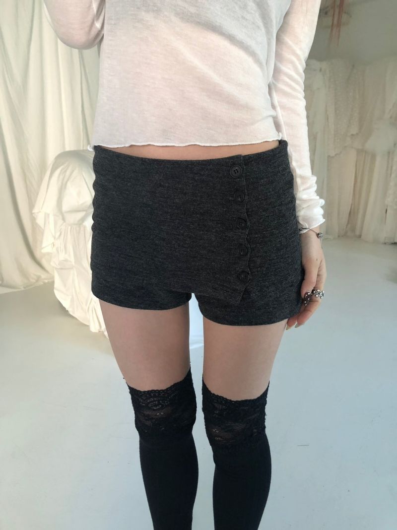 Button folding shorts