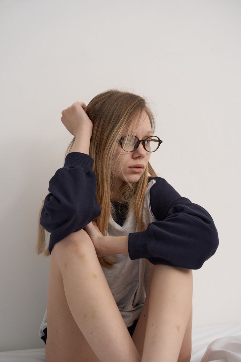 RAGLAN POCKET SWEATSHIRT