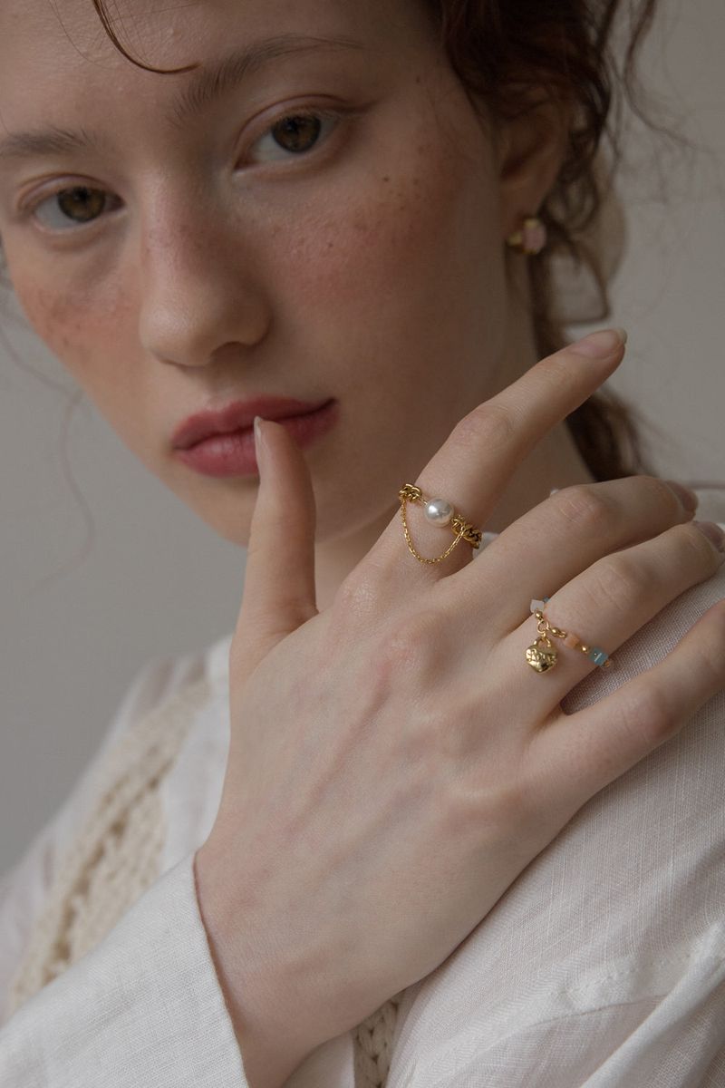 Pearl point drop chain surgical ring