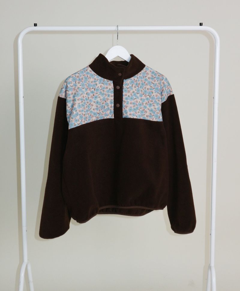 ファムフラワーパターンキルティングフリース長袖Tシャツ (Button Detail)