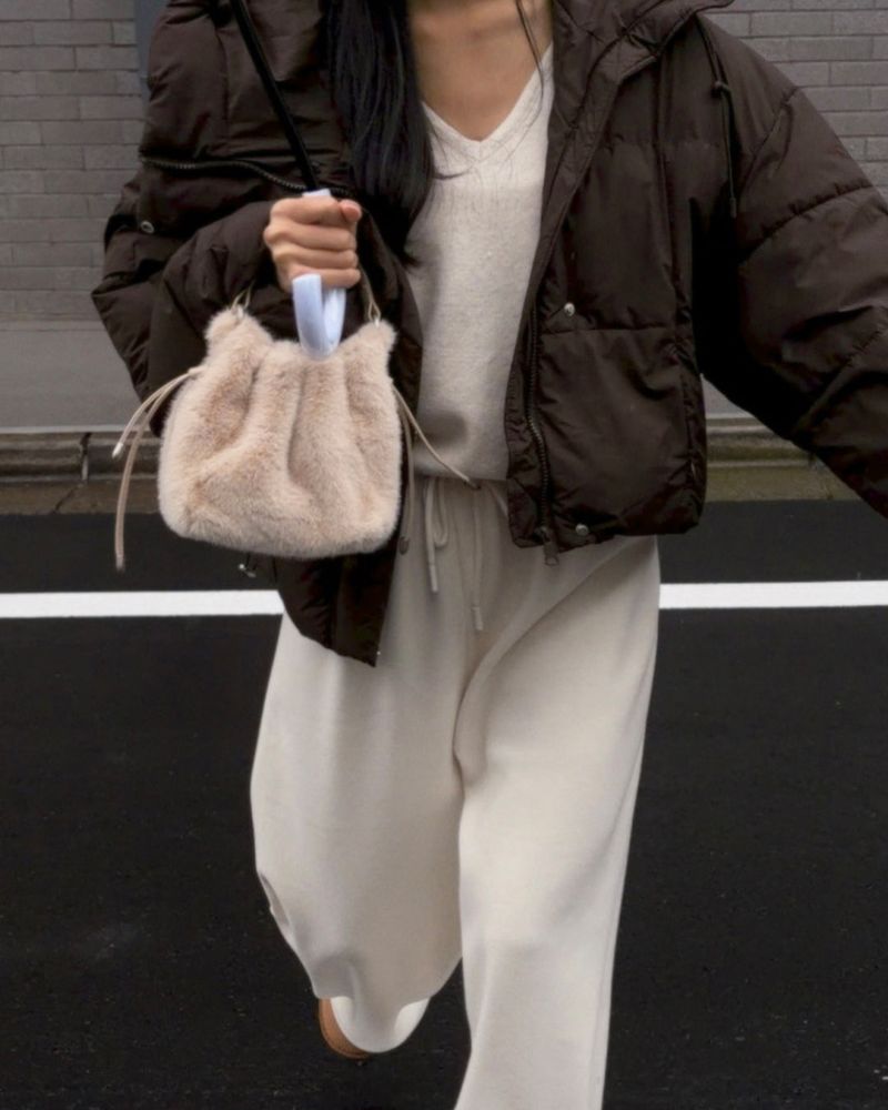 Sne Fur String bag
