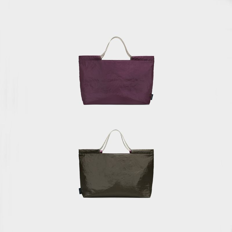 BASKISS（バスキス）の「TYVEK FLEXIBLE BAG - Dark Wine & Army Green (MEDIUM)（Bags）」